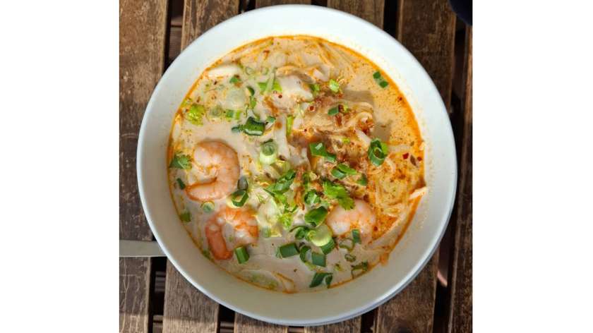 Ramen tajski z warzywami