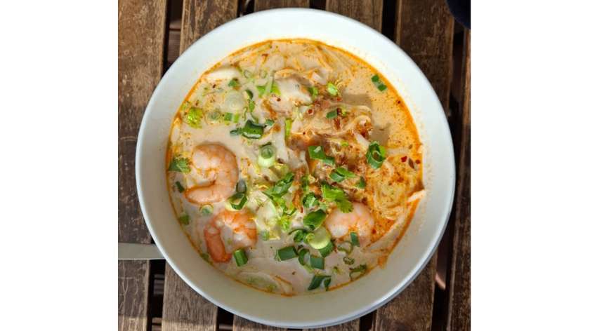 Ramen tajski z wieprzowiną