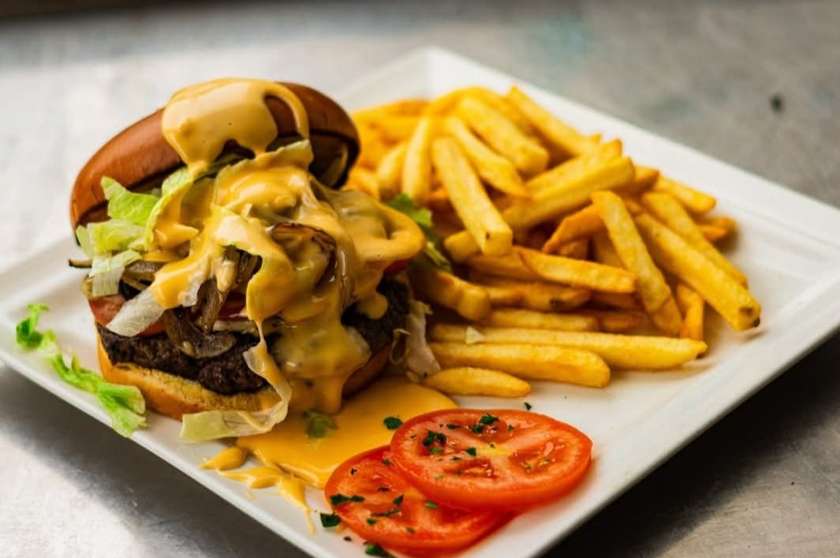 Special Burger & Chips
