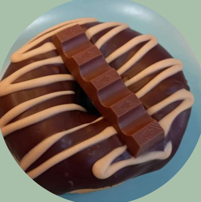 Donut Chocolate Branco e Kinder