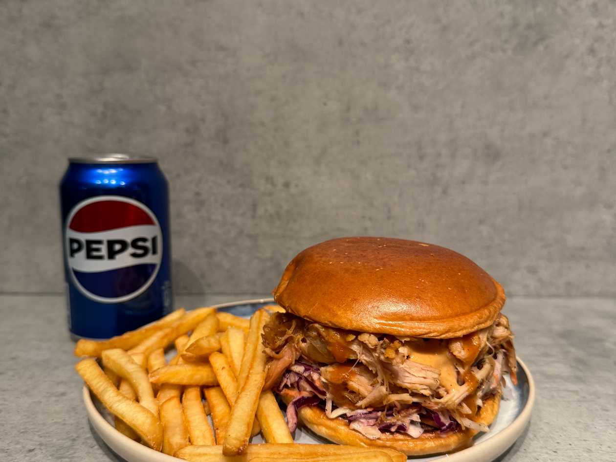 Pulled chicken burger + fries + drink