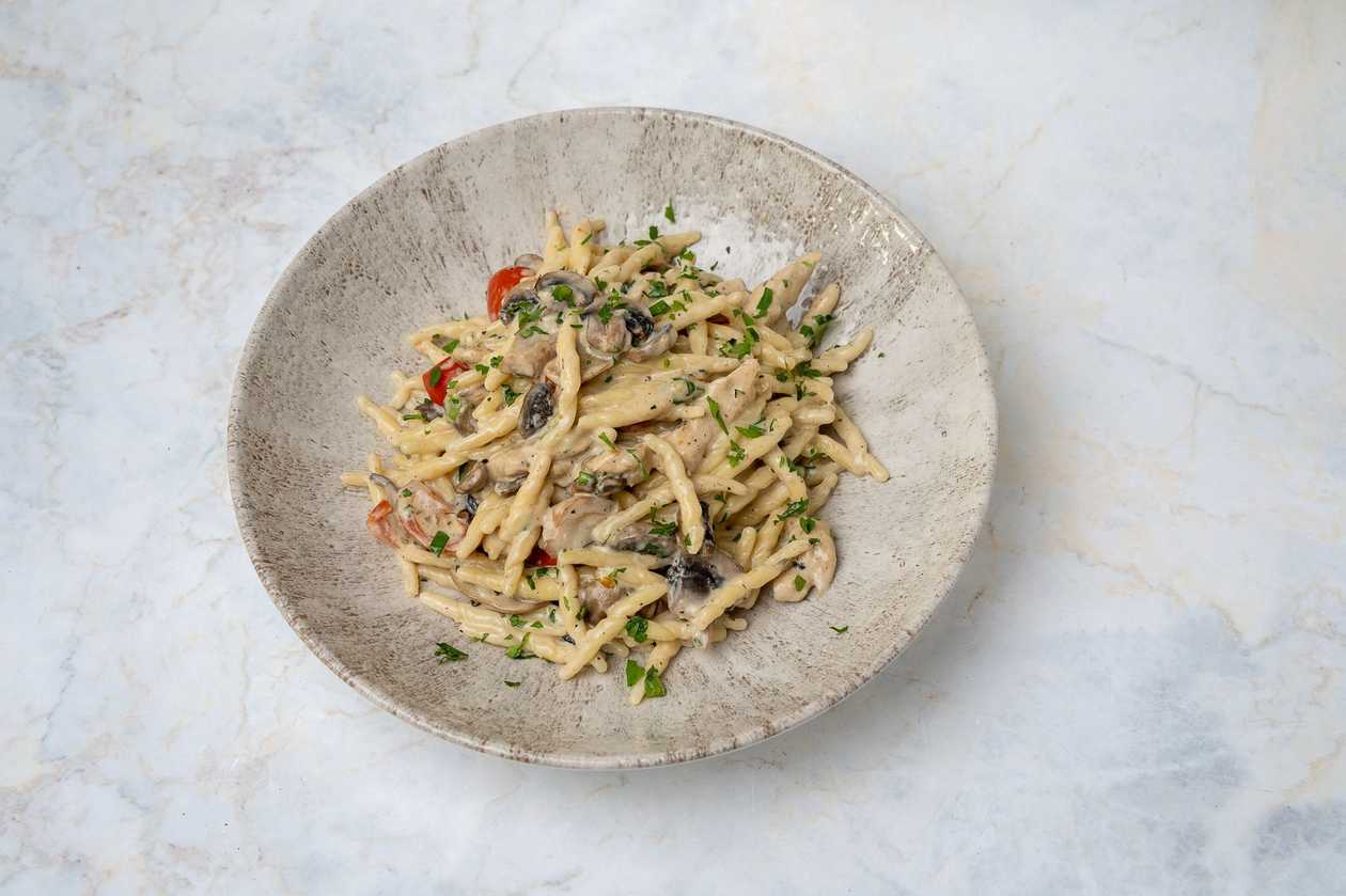Creamy Chicken & Mushrooms Pasta
