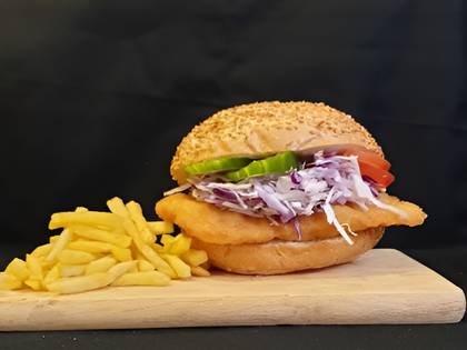 Kuřecí řízek v hamburgerové housce sypané sezamem