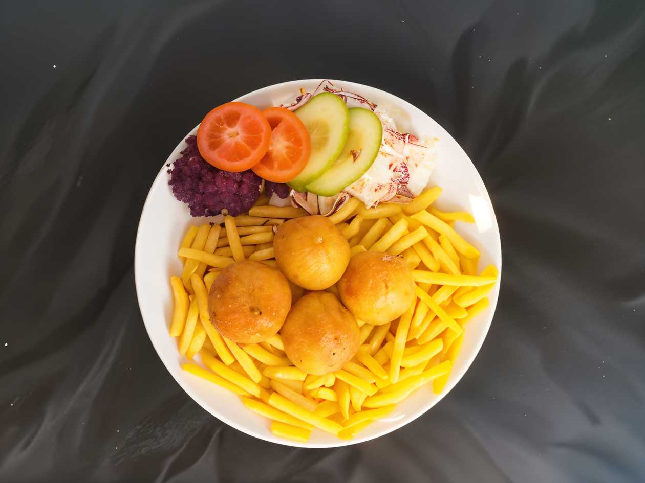 Smažené tvarůžky, hranolky