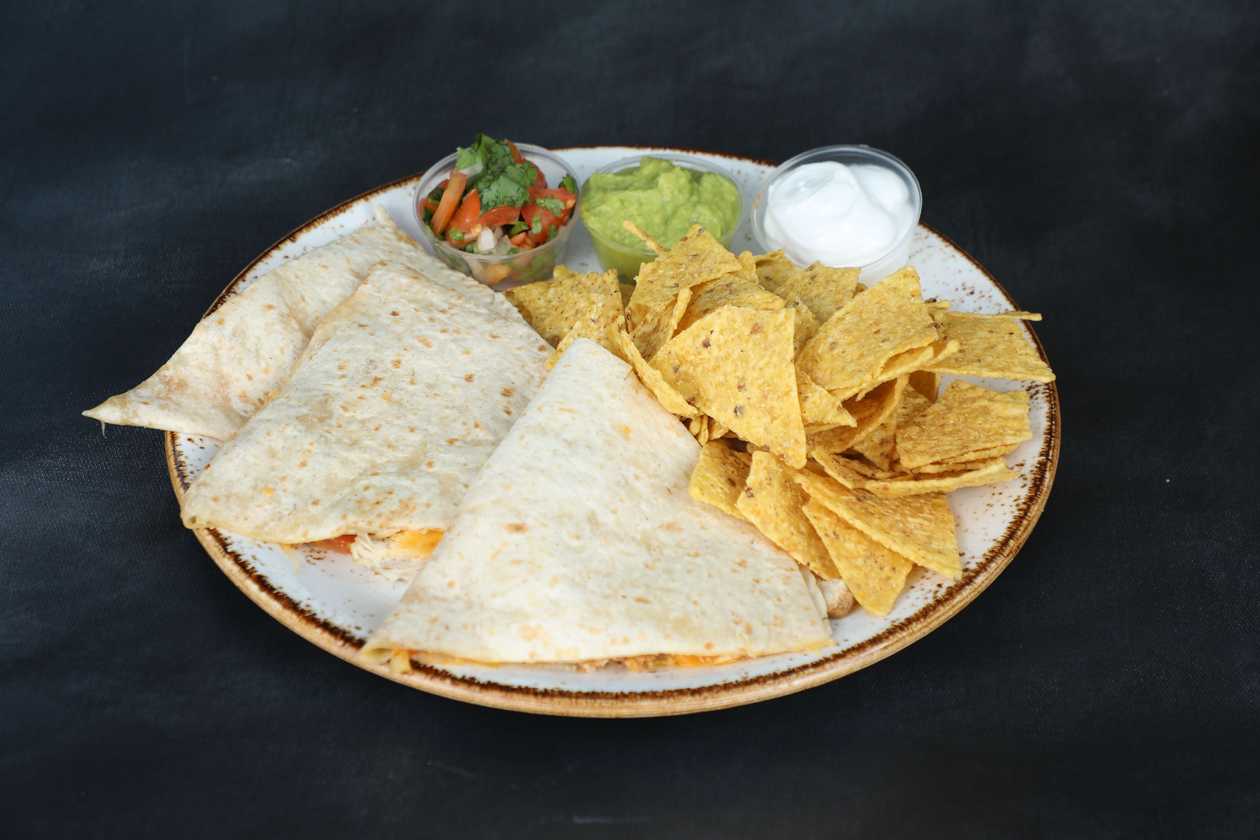 Quesadillas Chicken & Cheese, Onions & Tomato