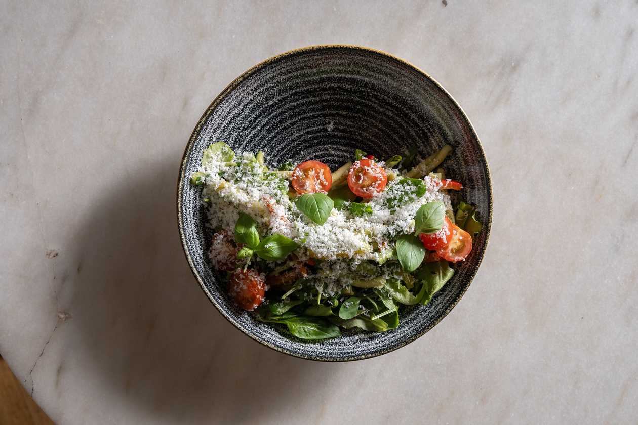Salad leaves with seasonal vegetables