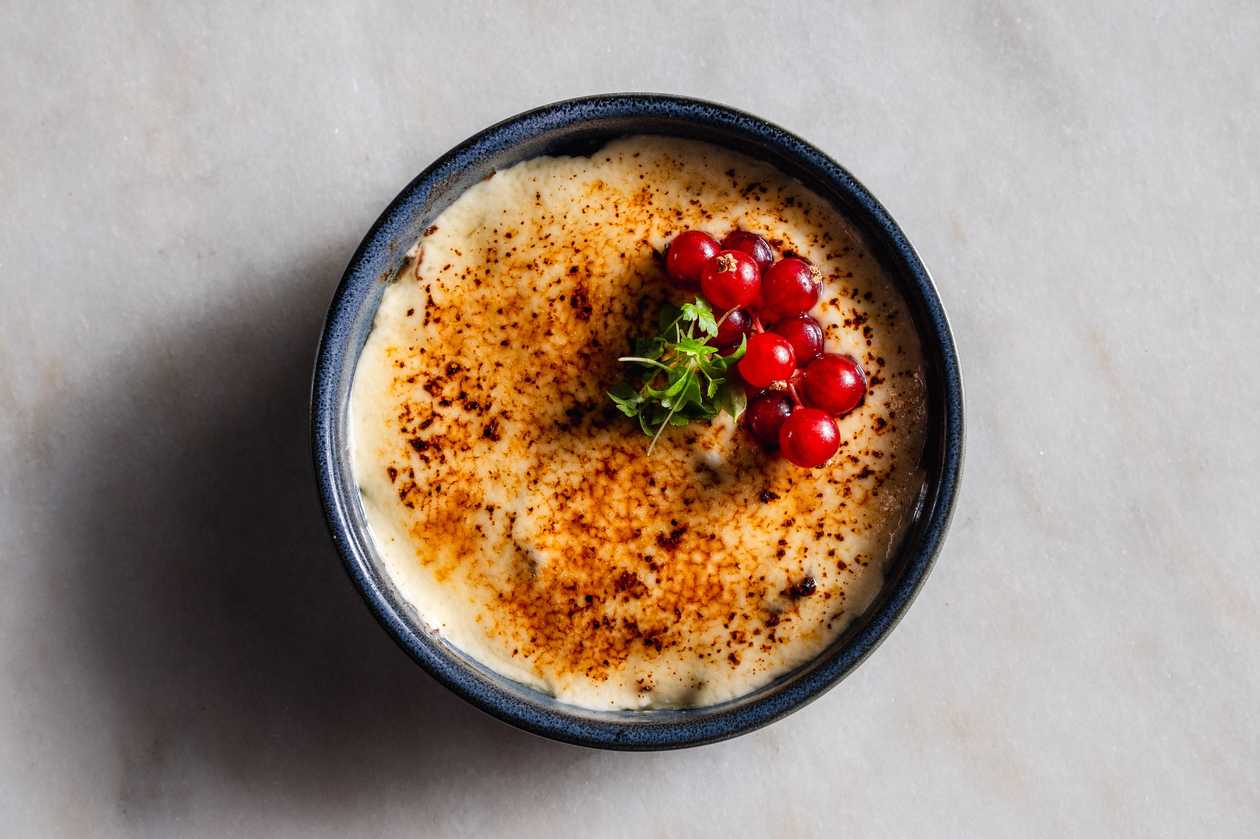 Braised ox cheek brûlée, caramelized onions, pecorino cheese sauce, caramelized sugar