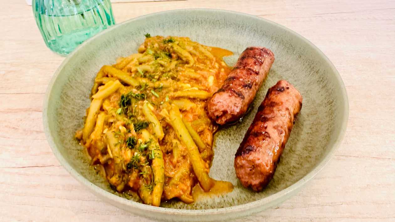 Sausages Beyond & String Beans with Dill – vegan