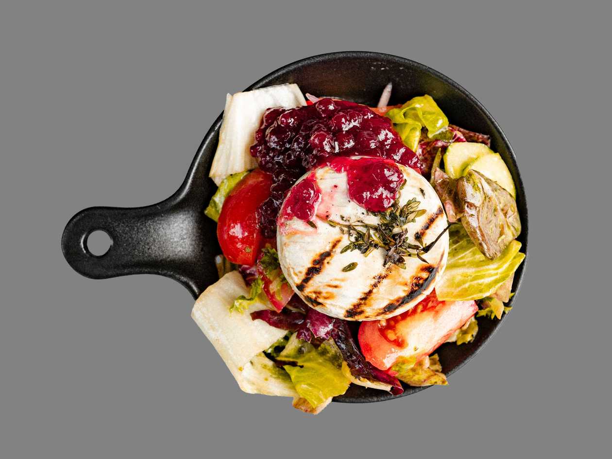 Grilled camembert with cranberries