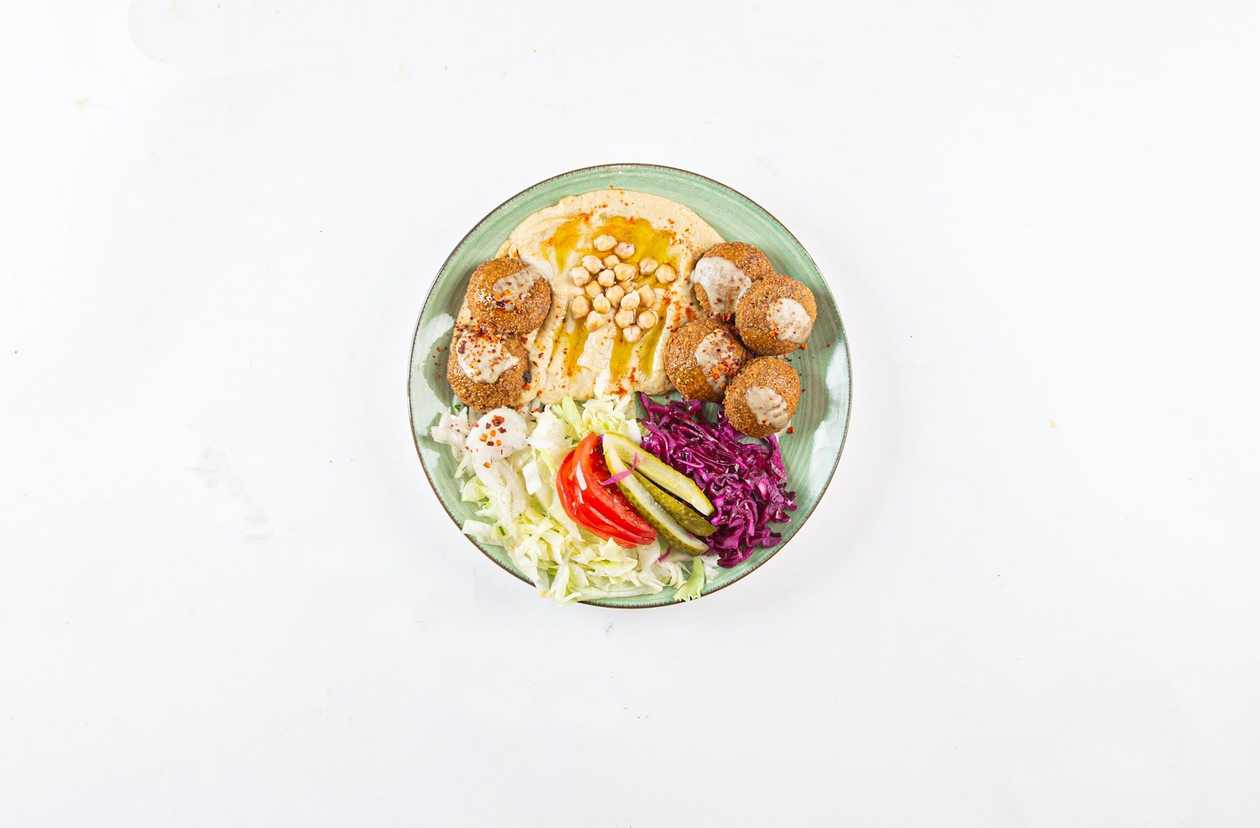 Hummus falafel plate