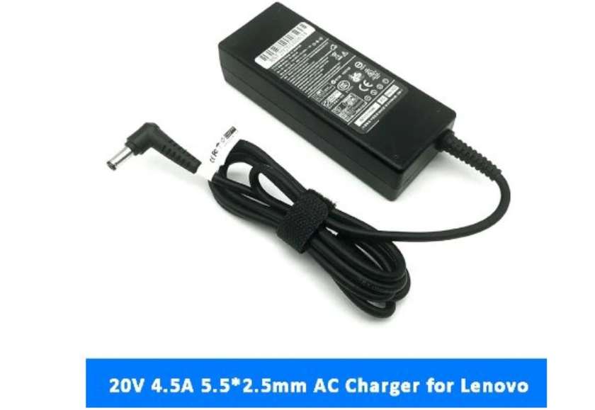 Lenova 20v 4,5a 5,5x2,5mm (Adapter)