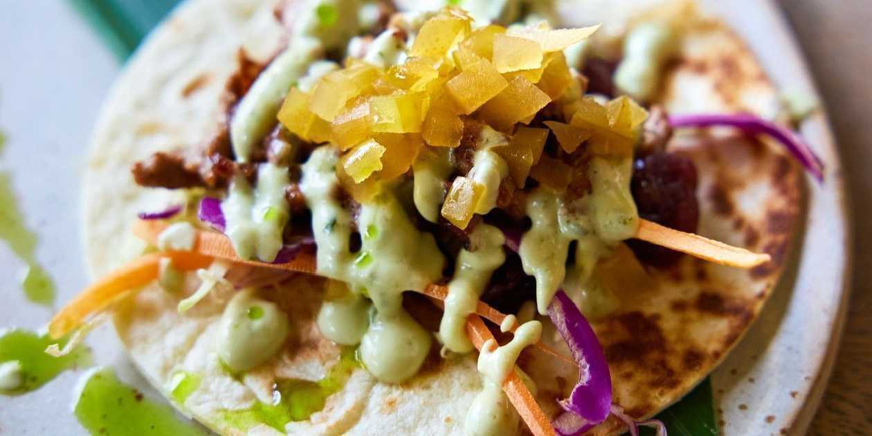 Tacos with shrimps and spicy yoghurt sauce