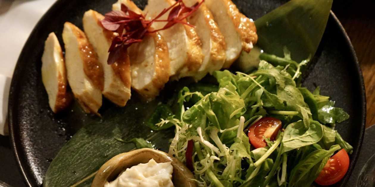 Oven-baked chicken breast with butter sauce & onion-flavored mayonnaise