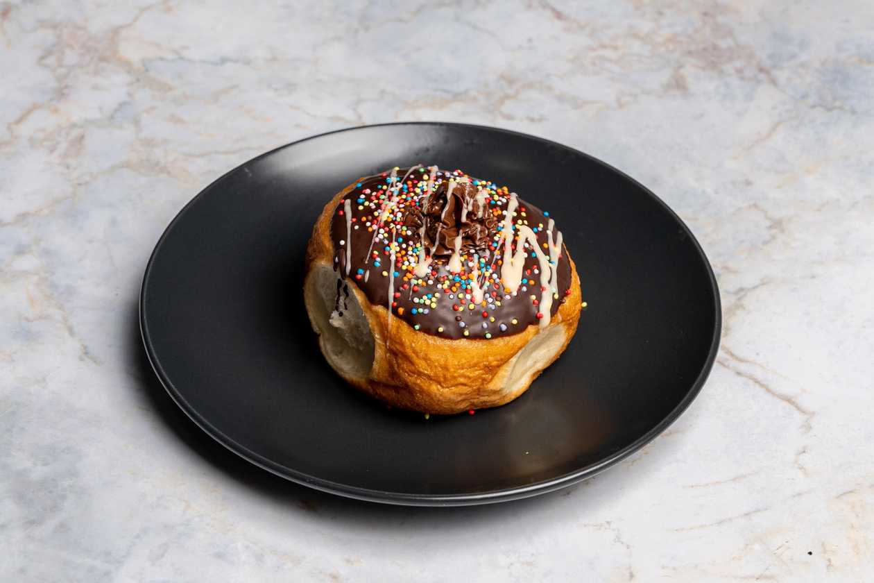 Doughnut with sprinkles & dark choclate