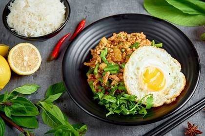 Pad Kra Pao z Ryżem