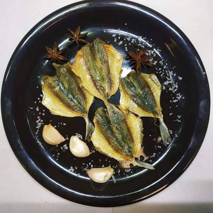 Premium Yellow Striped Fish