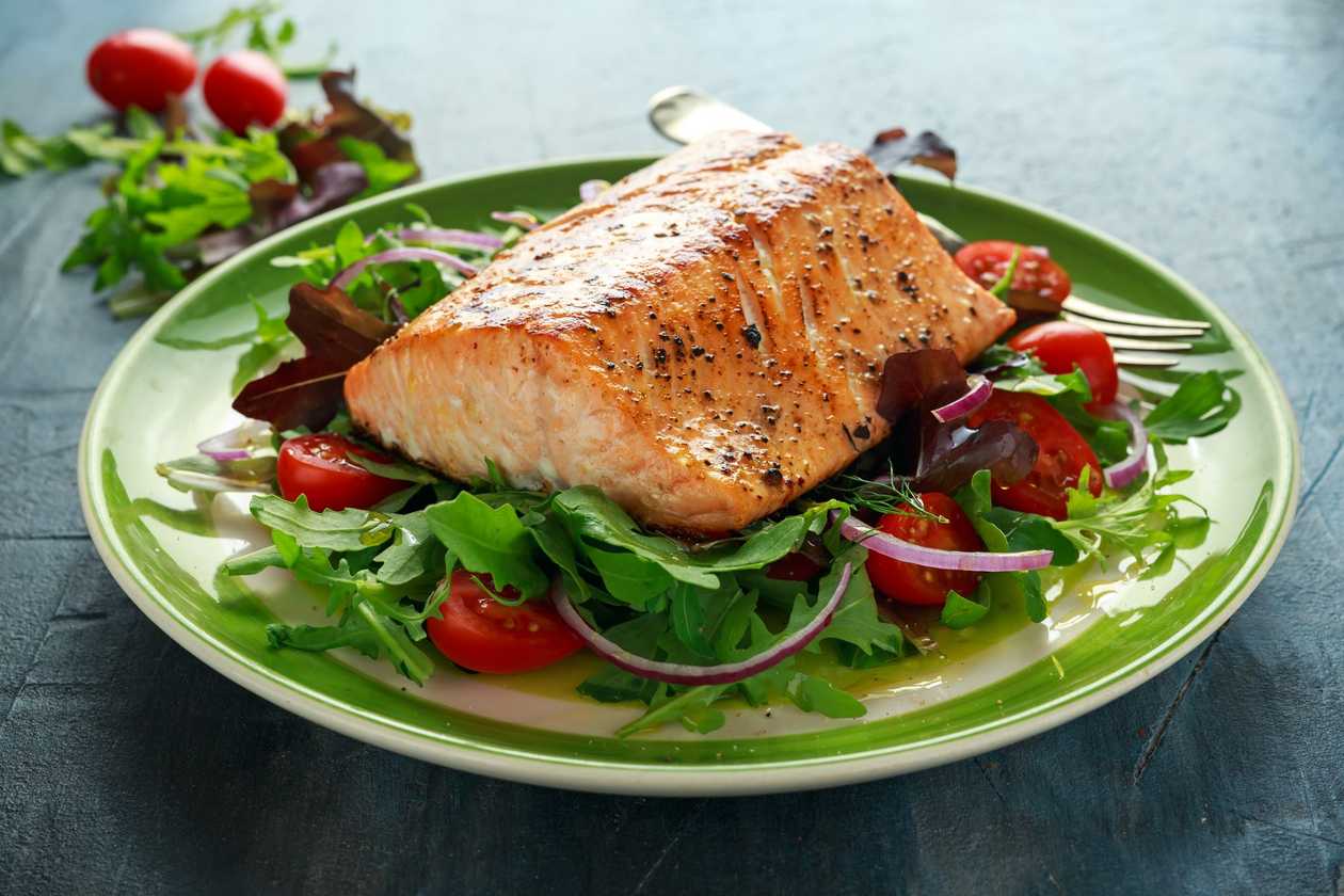 Salmon Fillet in Lemon-Butter Sauce or with Garlic Butter