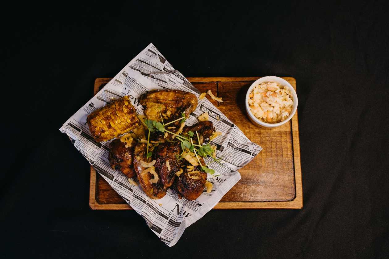 BBQ Marinované stehienka a krídielká z Josper Grilu