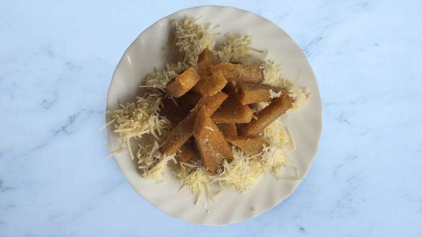 Baked Bread With Mayonnaise And Cheese