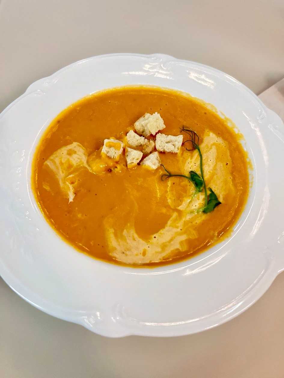 Крем-суп із сочевиці та беконом