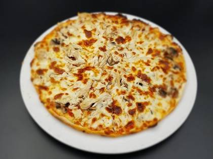 Pizza with chicken and parmesan cheese