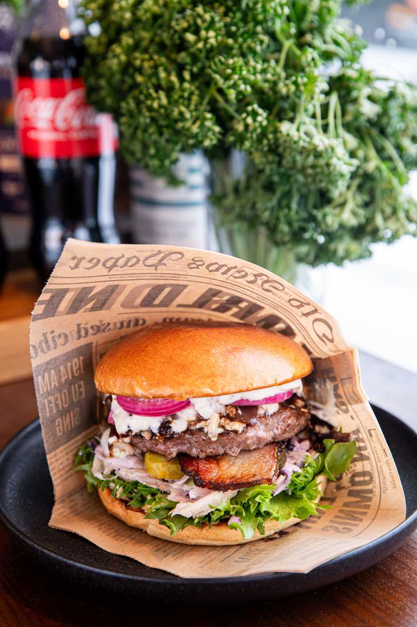 Sinihallitusjuustu burger