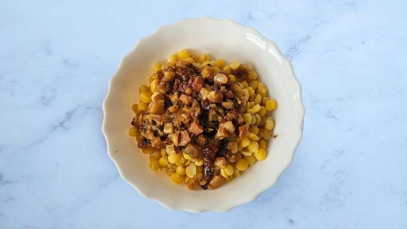 Boiled Peas With Crackling