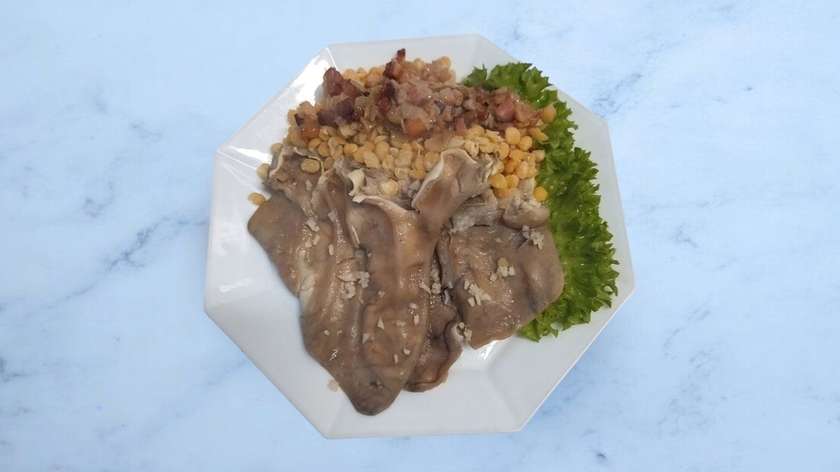 Pig's Ears With Peas And Spirulina