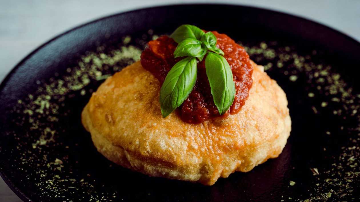 Montanara fried mini-pizza