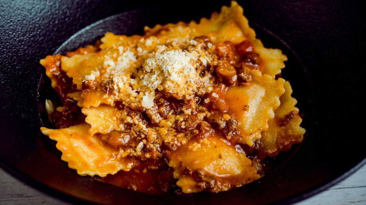 Ravioli Di Spinaci Alla Bolognese