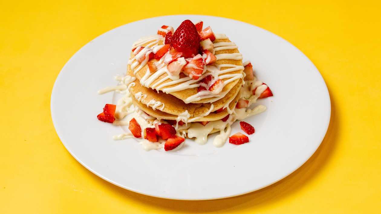 White Chocolate & Strawberries Pancake