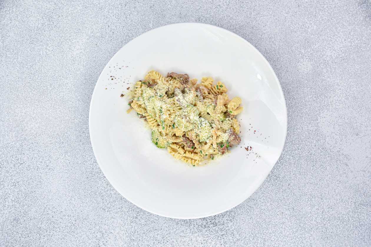 With beef sirloin and cream-white wine sauce