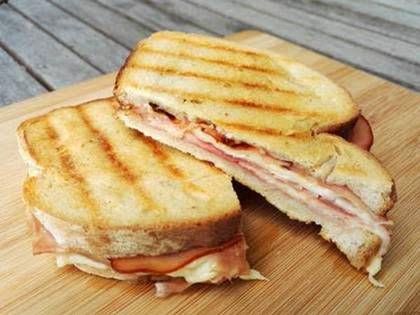 Saloia Toast Menu