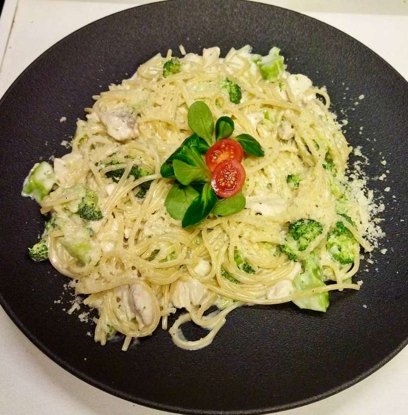 Pasta Con pollo e broccoli