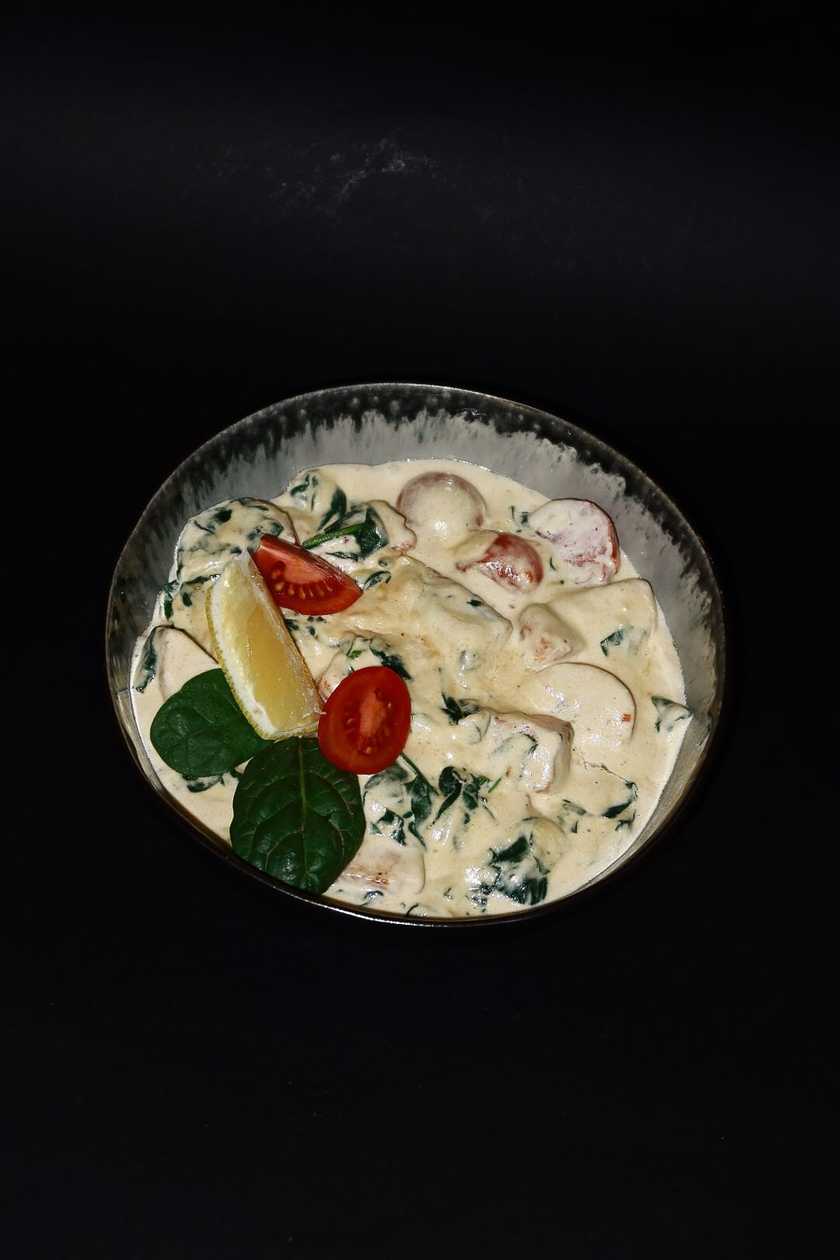 Salmon with spinach in cream sauce (380g)