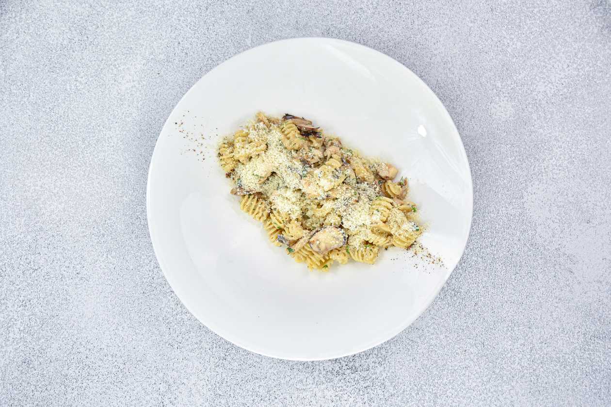 With chicken, pleurotus and mascarpone cheese sauce