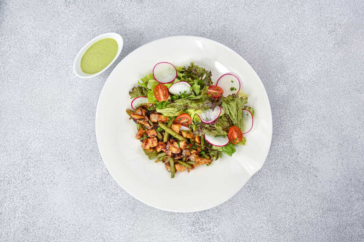 WOK-fried chicken and caramelized onion