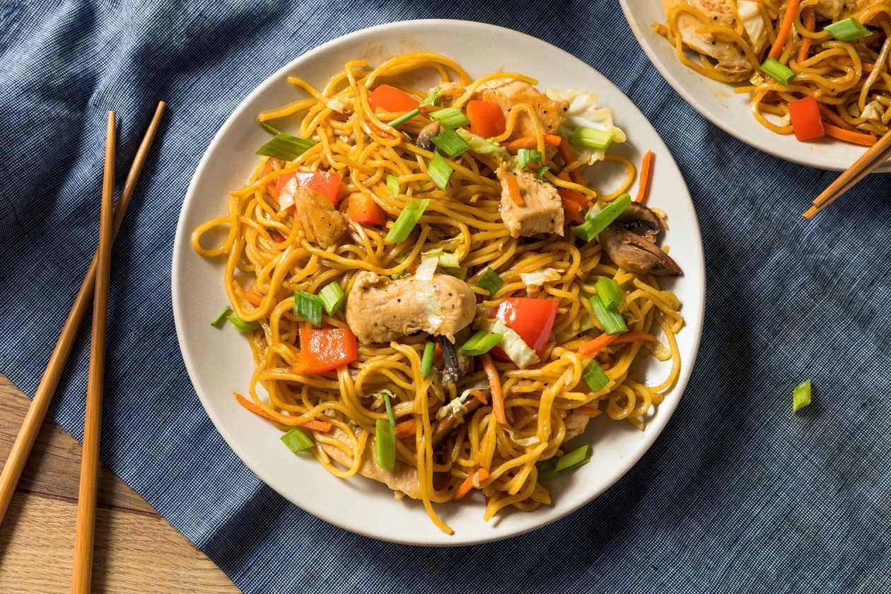 Wok egg noodle chicken