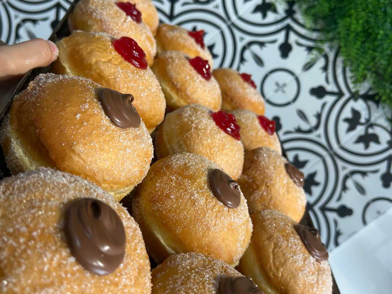 Family Combo 18+2 Free donuts 🍩