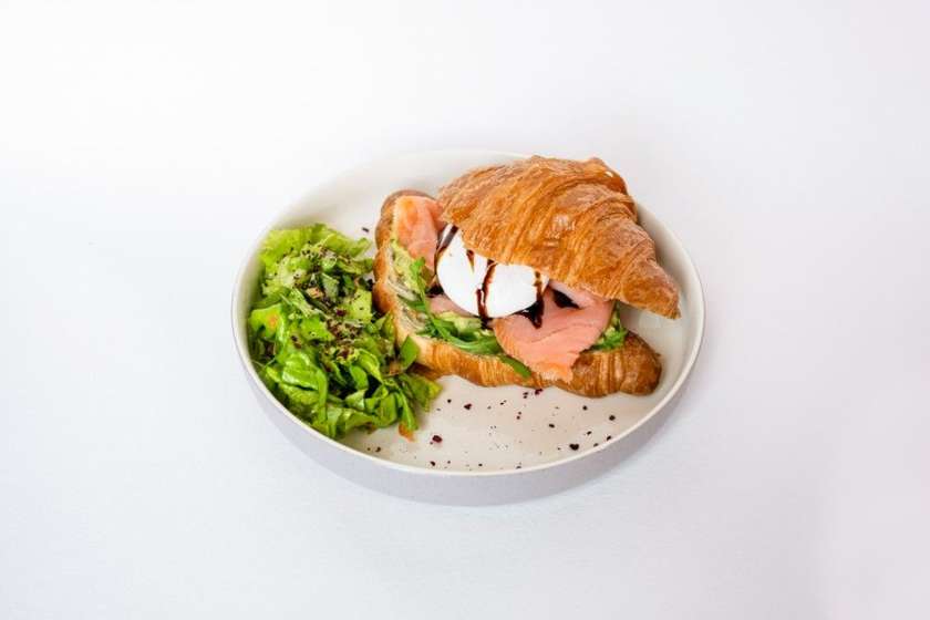 Croissant with salmon + 1 free drink 🎁