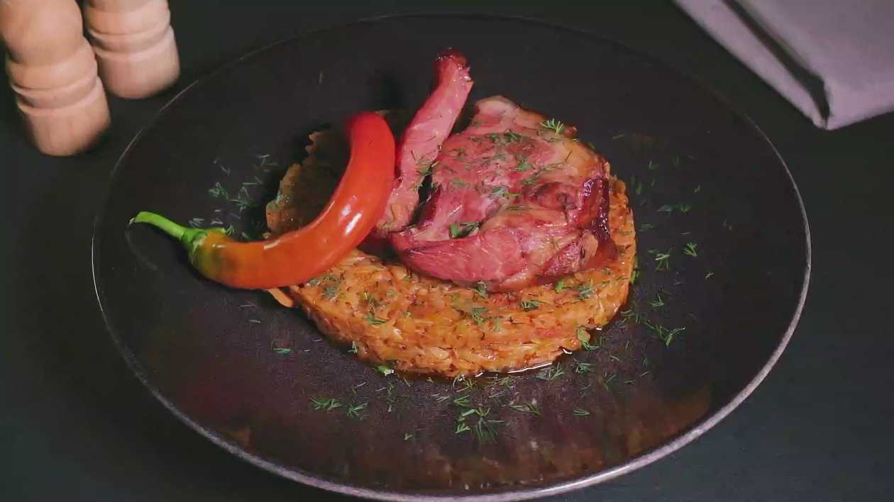 Braised Cabbage with Smoked Pork Knuckle