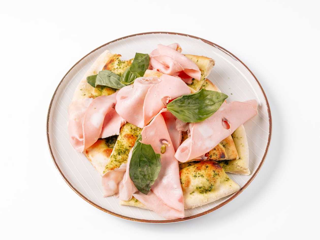 FOCCACIA CON MORTADELLA