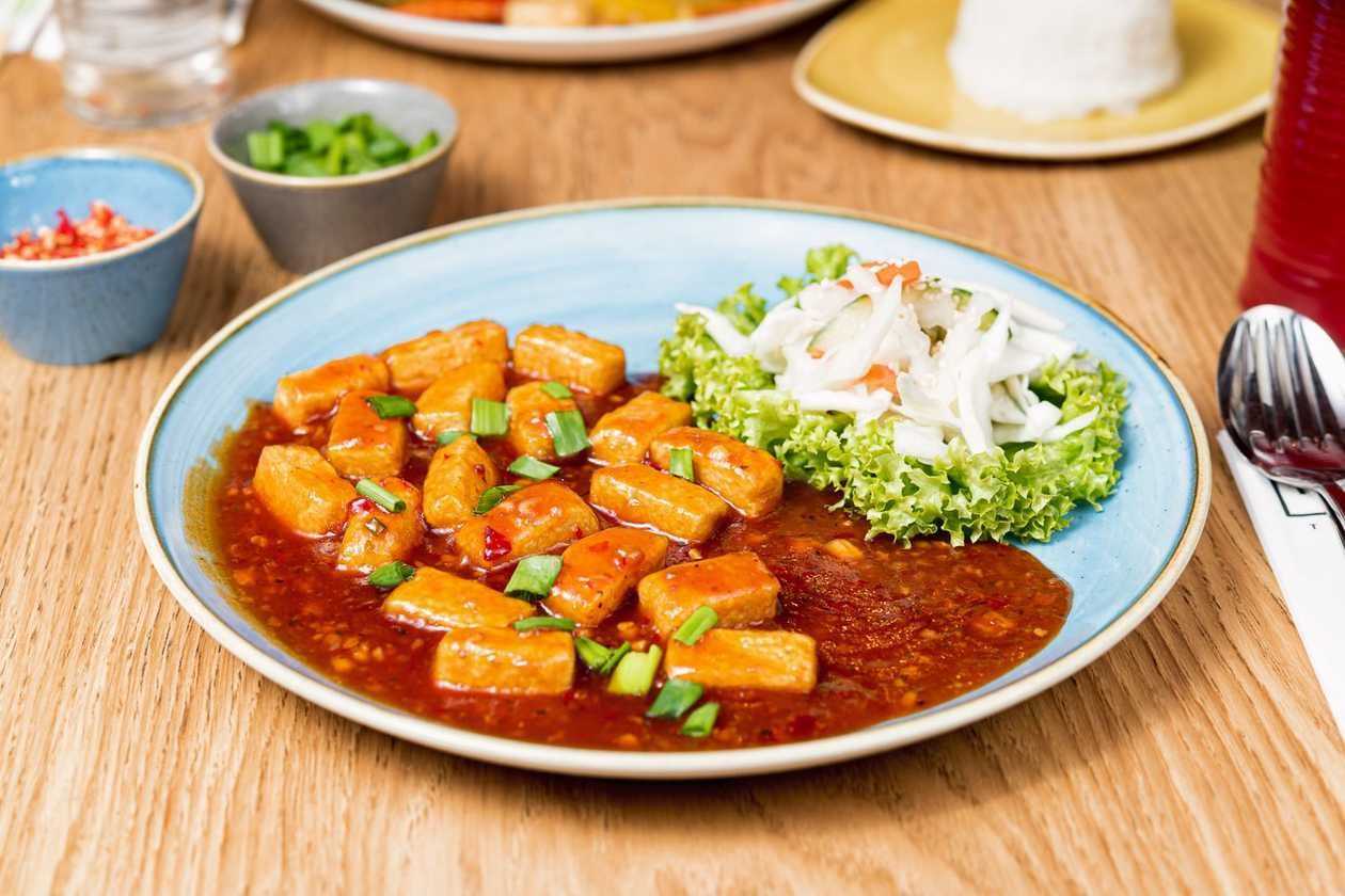 Tofu z Woka w Sosie z Czerwonego Wina