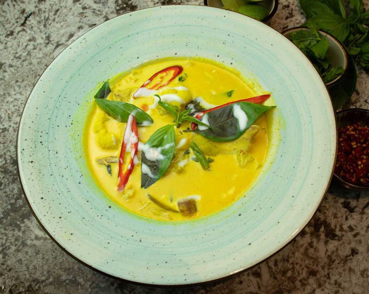 Żółte Curry z Warzywami i Mlekiem Kokosowym