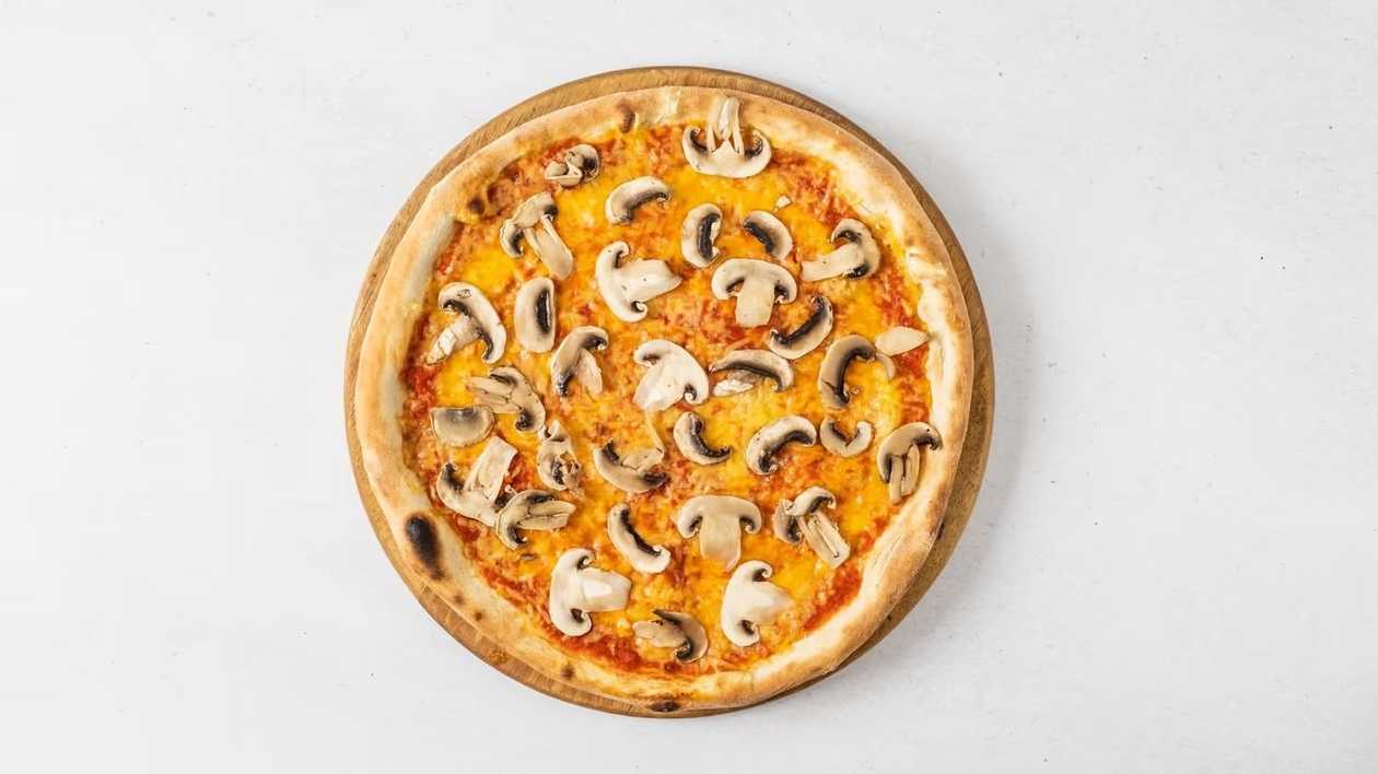 Vegan funghi pizza