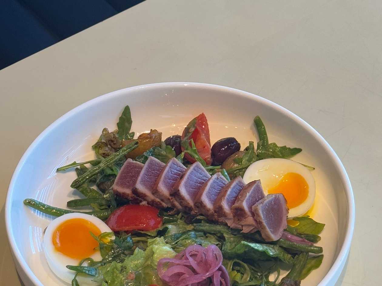 Salad Niçoise with tuna