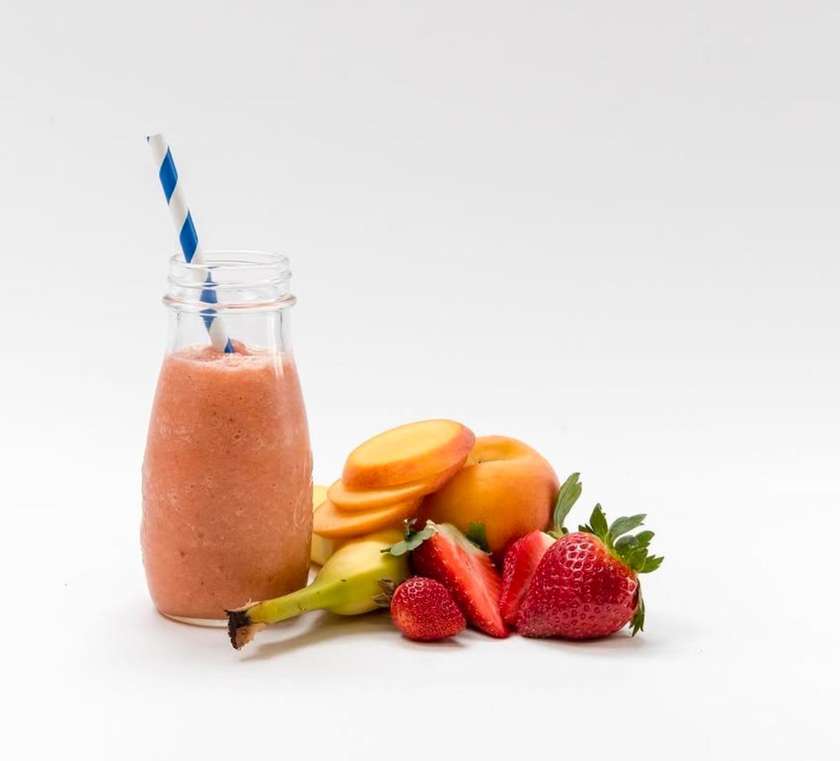 Strawberry delight smoothie 🍌🍓🍑