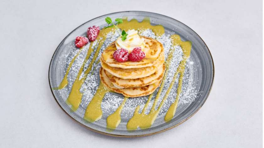 PISTACHIO&RASPBERRY PANCAKES