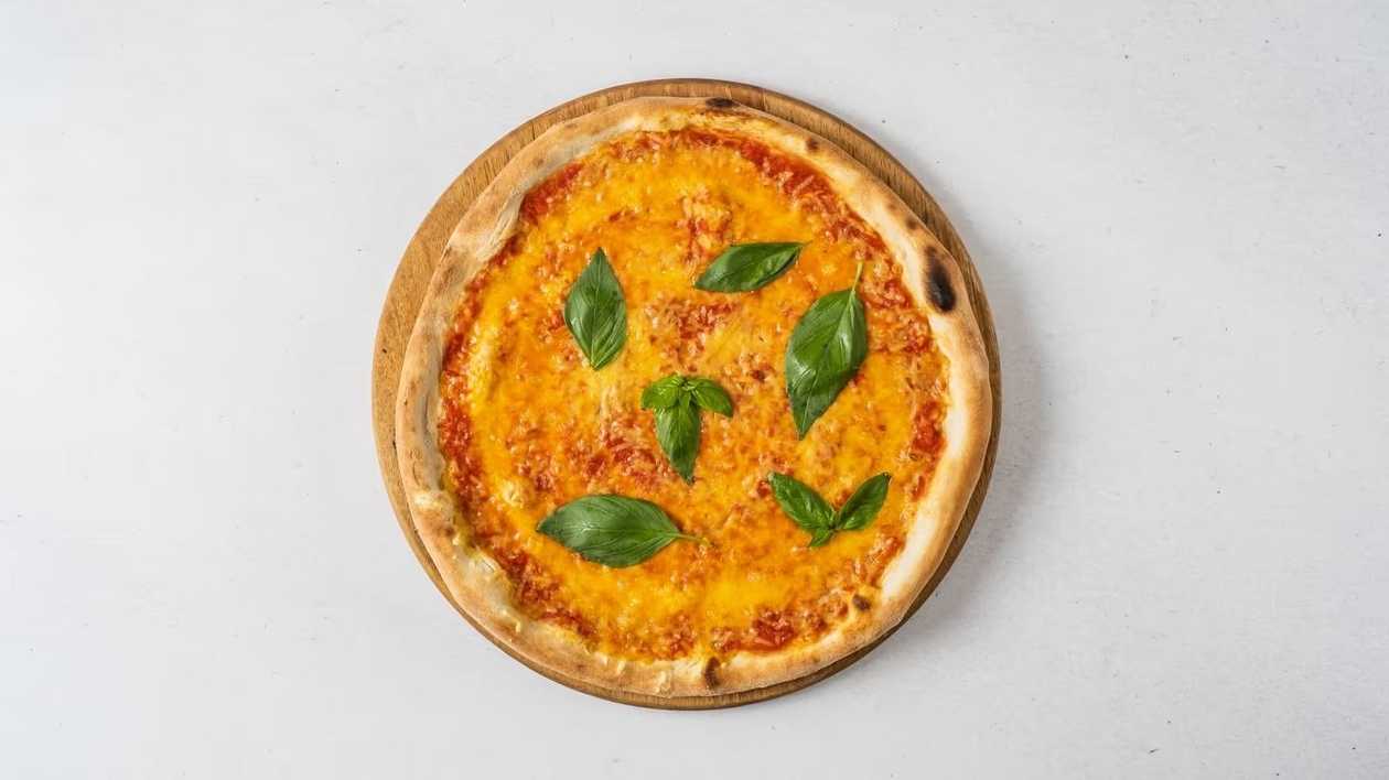 Vegan margherita pizza