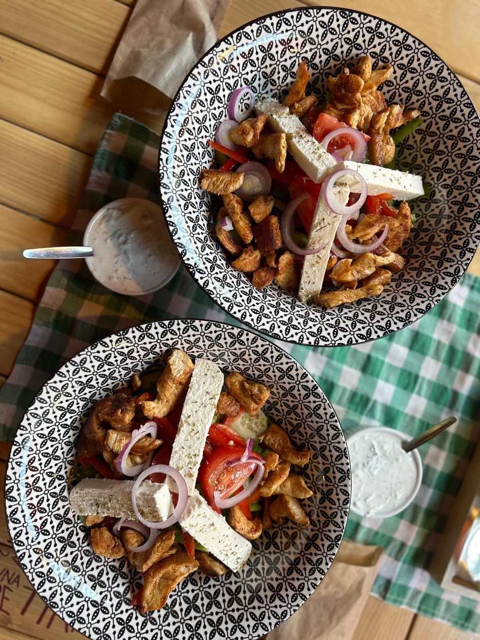 Salata cu pui la grill